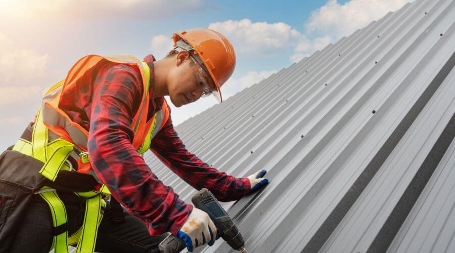 Professional gutter cleaning in Fredericksburg, IA